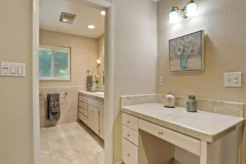 Bath - 1387 Crom St, Manteca, CA 95337 photo 1 of 3