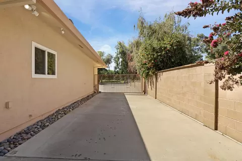 Exterior - 1387 Crom St, Manteca, CA 95337 photo 5 of 9