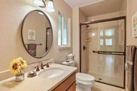 Bath - 1387 Crom St, Manteca, CA 95337 photo 3 of 3