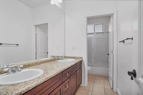 Bath - 1304 Blakely Ln, Modesto, CA 95356 photo 2 of 3