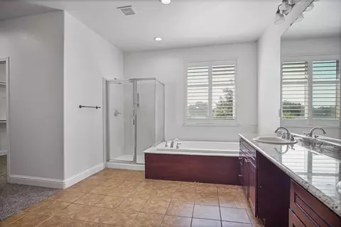 Bath - 1304 Blakely Ln, Modesto, CA 95356 photo 3 of 3