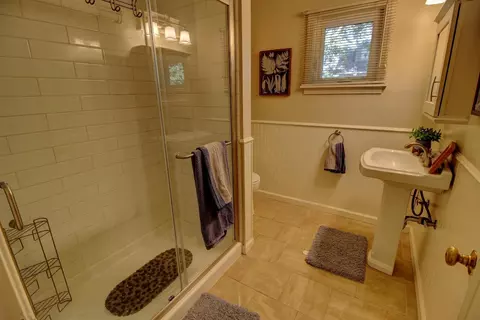 Bath - 2655 6th Ave, Merced, CA 95340 photo 1 of 7