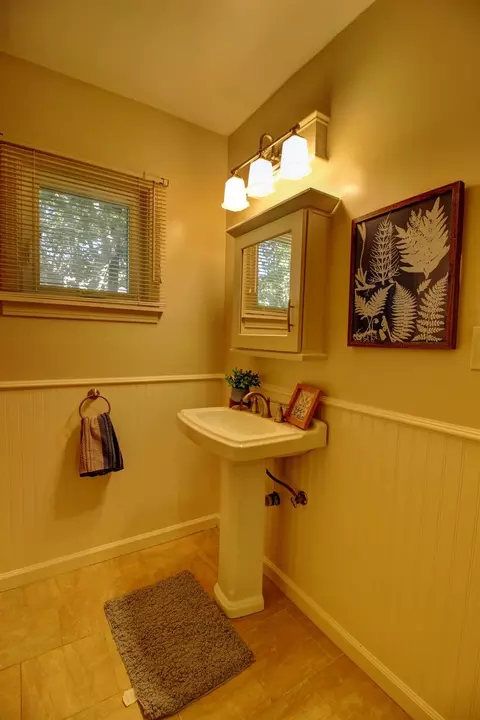Bath - 2655 6th Ave, Merced, CA 95340 photo 3 of 7