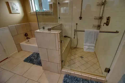 Bath - 2655 6th Ave, Merced, CA 95340 photo 6 of 7