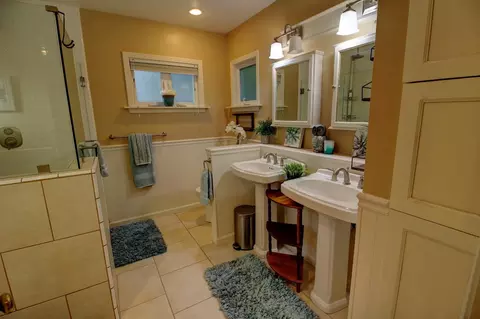 Bath - 2655 6th Ave, Merced, CA 95340 photo 4 of 7