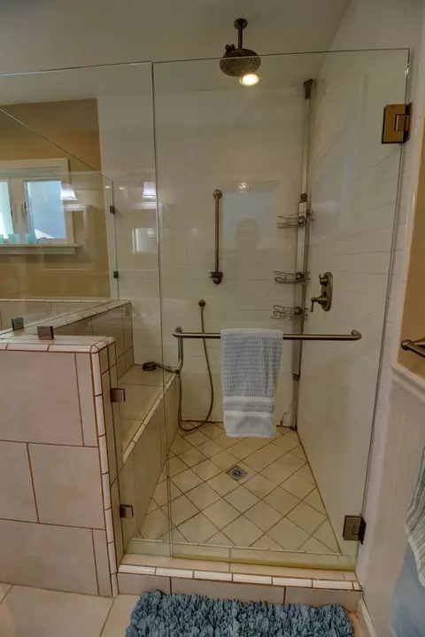 Bath - 2655 6th Ave, Merced, CA 95340 photo 5 of 7