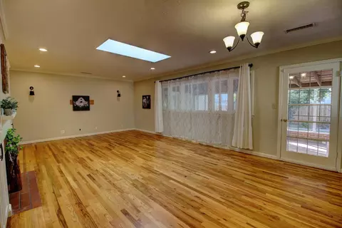 Living - 2655 6th Ave, Merced, CA 95340 photo 2 of 6