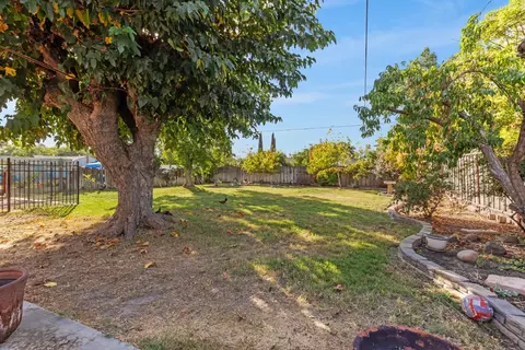Exterior - 2424 Eicher Ave, Modesto, CA 95350 photo 6 of 8