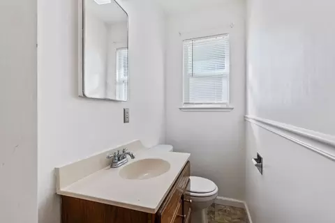 Bath - 2424 Eicher Ave, Modesto, CA 95350 photo 2 of 3