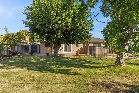 Exterior - 2424 Eicher Ave, Modesto, CA 95350 photo 7 of 8