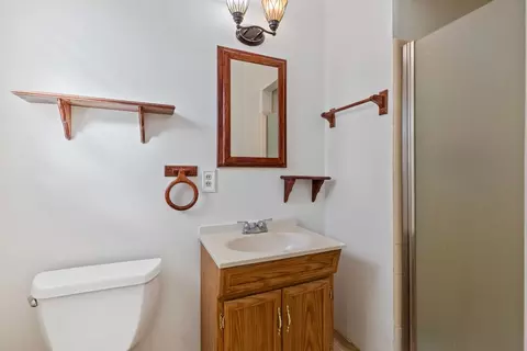 Bath - 2424 Eicher Ave, Modesto, CA 95350 photo 3 of 3