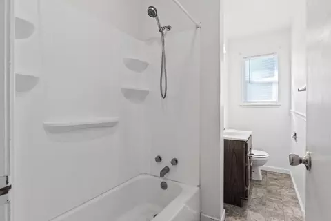Bath - 2424 Eicher Ave, Modesto, CA 95350 photo 1 of 3