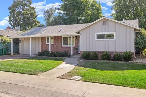 1424 Holly Dr, Lodi, CA 95242 photo 3