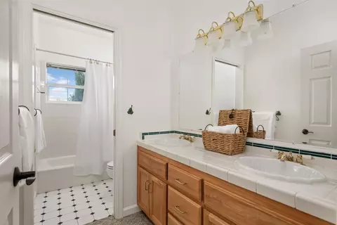 Bath - 1815 Woodsman Ct, Placerville, CA 95667 photo 4 of 4