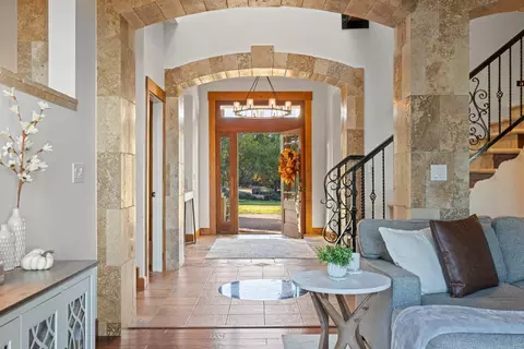 Entry Way - 1815 Woodsman Ct, Placerville, CA 95667 photo 4 of 5