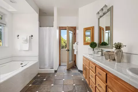 Bath - 1815 Woodsman Ct, Placerville, CA 95667 photo 3 of 4