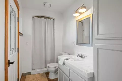 Bath - 1815 Woodsman Ct, Placerville, CA 95667 photo 2 of 4