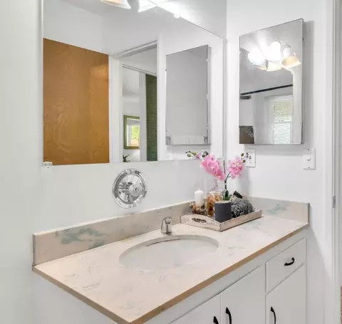 Bath - 3842 Ballard Dr, Carmichael, CA 95608 photo 2 of 4