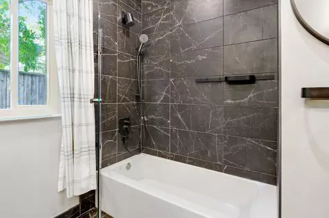 Bath - 402 Antioch Dr, Davis, CA 95616 photo 4 of 4