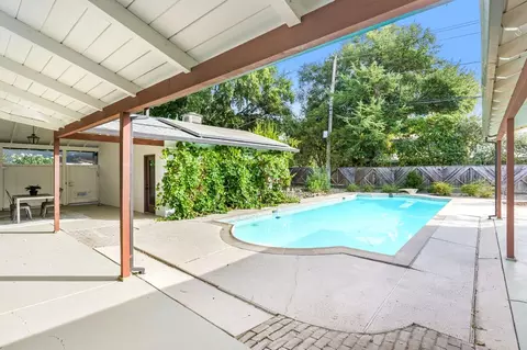Exterior - 402 Antioch Dr, Davis, CA 95616 photo 5 of 7