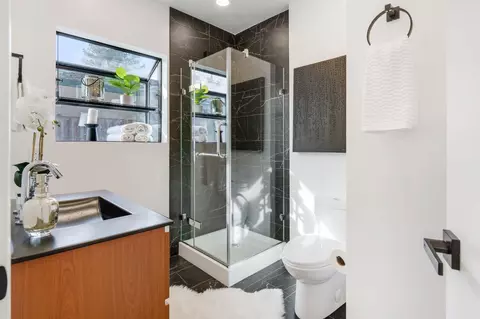 Bath - 402 Antioch Dr, Davis, CA 95616 photo 1 of 4