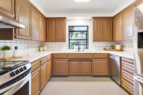 Kitchen - 402 Antioch Dr, Davis, CA 95616 photo 3 of 3