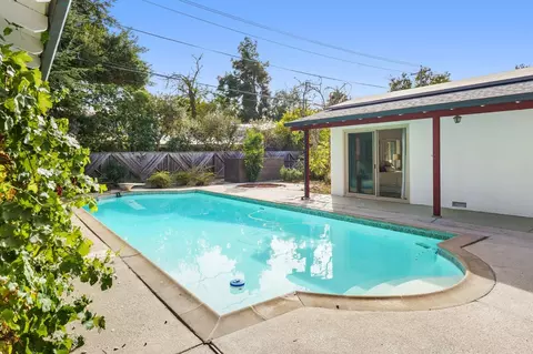 Exterior - 402 Antioch Dr, Davis, CA 95616 photo 4 of 7
