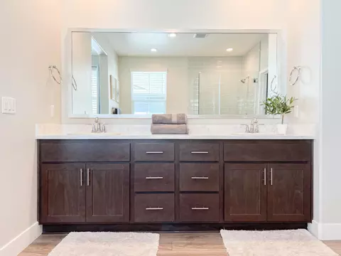 Bath - 677 Silo St, Folsom, CA 95630 photo 12 of 12