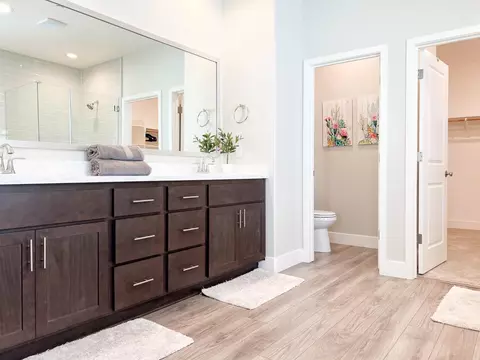 Bath - 677 Silo St, Folsom, CA 95630 photo 7 of 12