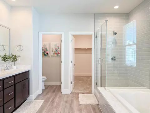 Bath - 677 Silo St, Folsom, CA 95630 photo 6 of 12