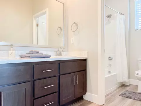 Bath - 677 Silo St, Folsom, CA 95630 photo 2 of 12