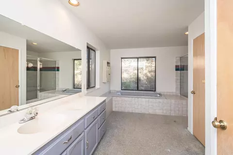 Bath - 3121 Cascade Trl, Cool, CA 95614 photo 2 of 5