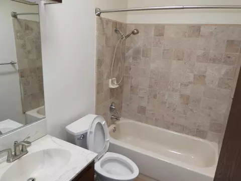 Bath - 616 Isla Pl, Davis, CA 95616 photo 2 of 4