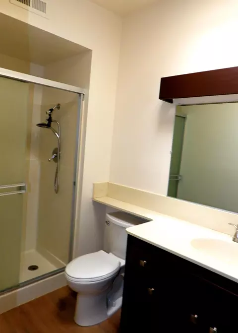 Bath - 616 Isla Pl, Davis, CA 95616 photo 3 of 4