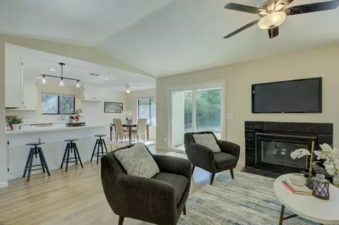 724 Pinedale Ave, Sacramento, CA 95838