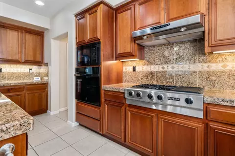 Kitchen - 2577 Baigorry Ct, Tracy, CA 95304 photo 6 of 8