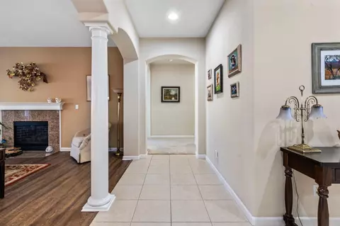 Entry Way - 2577 Baigorry Ct, Tracy, CA 95304 photo 6 of 9