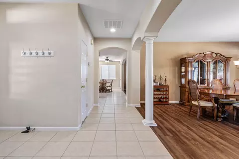 Entry Way - 2577 Baigorry Ct, Tracy, CA 95304 photo 2 of 9