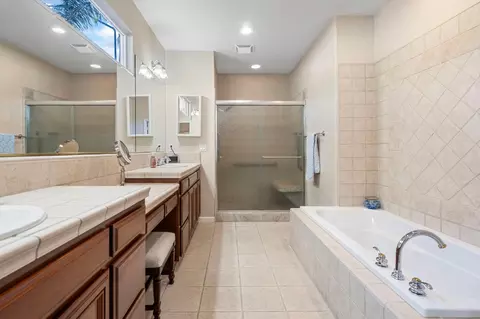 Bath - 2577 Baigorry Ct, Tracy, CA 95304 photo 4 of 4