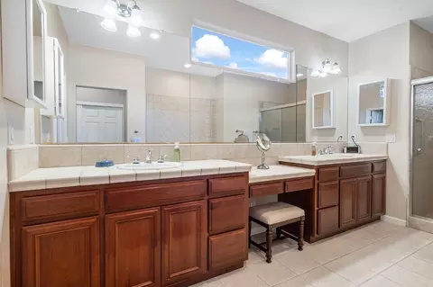 Bath - 2577 Baigorry Ct, Tracy, CA 95304 photo 3 of 4