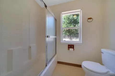 Bath - 14910 Lupe Rd, Pine Grove, CA 95665 photo 2 of 5