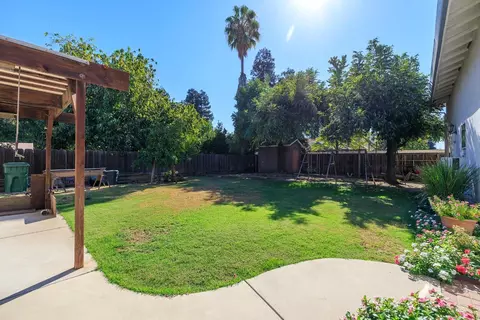 Exterior - 940 E Minnesota Ave, Turlock, CA 95382 photo 12 of 14