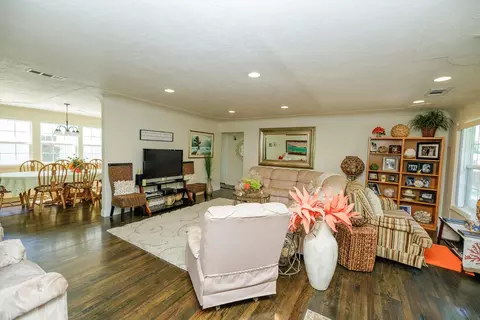 Living - 940 E Minnesota Ave, Turlock, CA 95382 photo 1 of 5