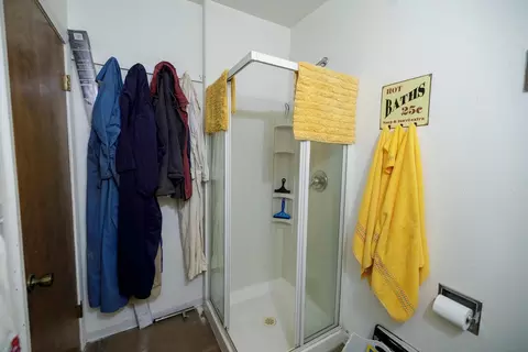 Bath - 940 E Minnesota Ave, Turlock, CA 95382 photo 6 of 6