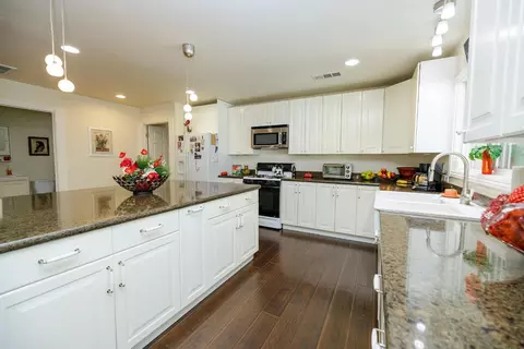 Kitchen - 940 E Minnesota Ave, Turlock, CA 95382 photo 6 of 6