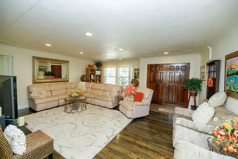 Living - 940 E Minnesota Ave, Turlock, CA 95382 photo 3 of 5