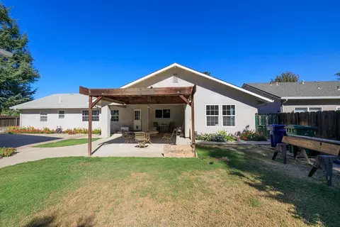 Exterior - 940 E Minnesota Ave, Turlock, CA 95382 photo 11 of 14