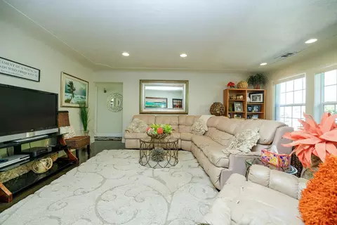 Living - 940 E Minnesota Ave, Turlock, CA 95382 photo 2 of 5