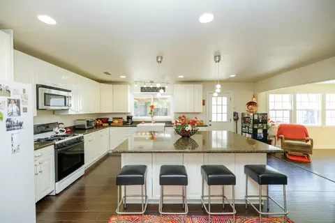 Kitchen - 940 E Minnesota Ave, Turlock, CA 95382 photo 3 of 6