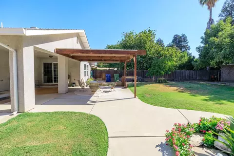 Exterior - 940 E Minnesota Ave, Turlock, CA 95382 photo 7 of 14